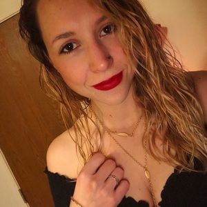 Meet your Posher, Carly